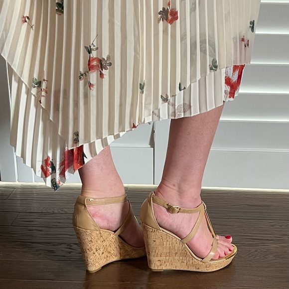 Dolce Vita Cork effect, Thong Wedge Sandal with gold accents, Never Worn… - Picture 2 of 14